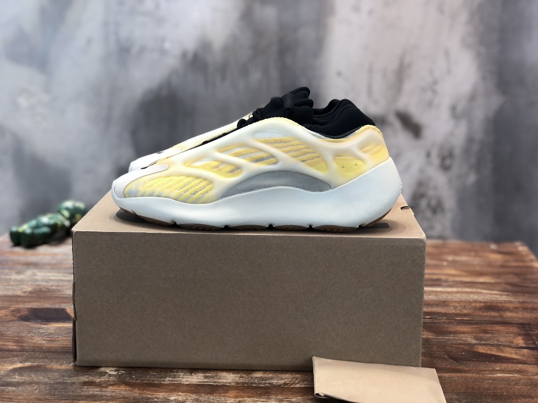 Adidas Yeezy Boost 700