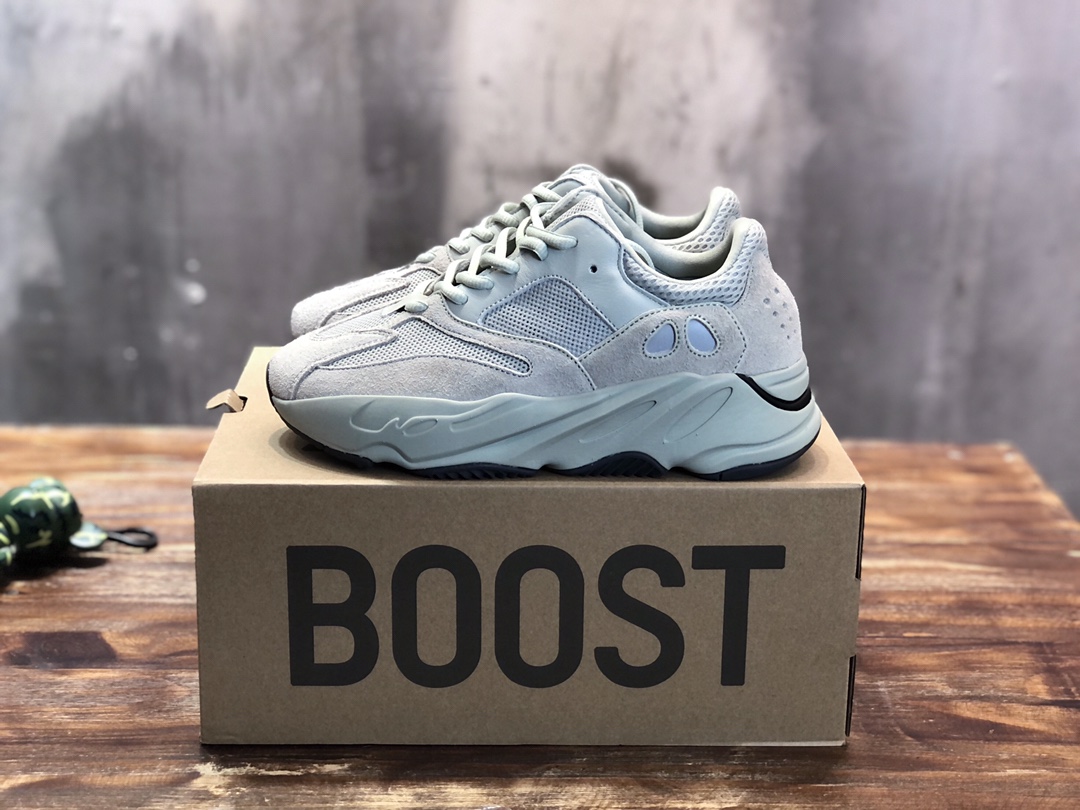 Adidas Yeezy Boost 700