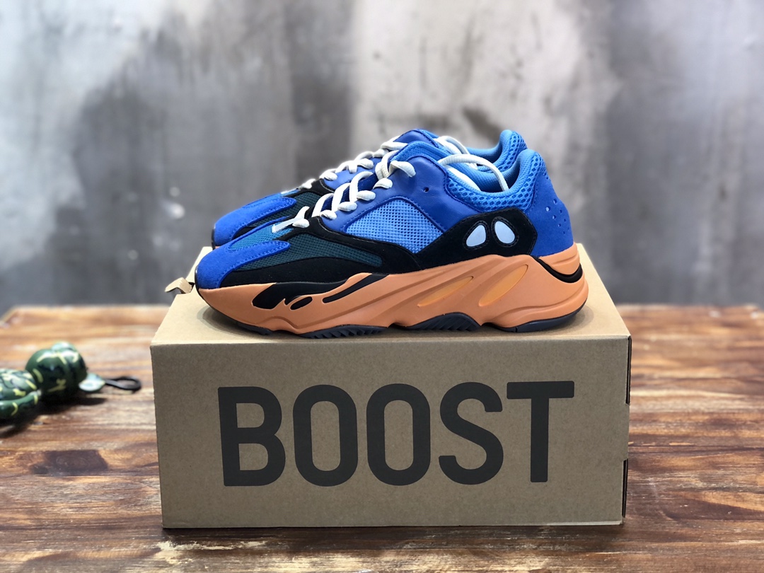 Adidas Yeezy Boost 700