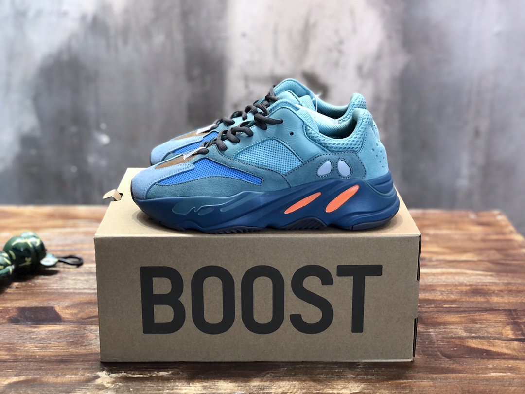 Adidas Yeezy Boost 700