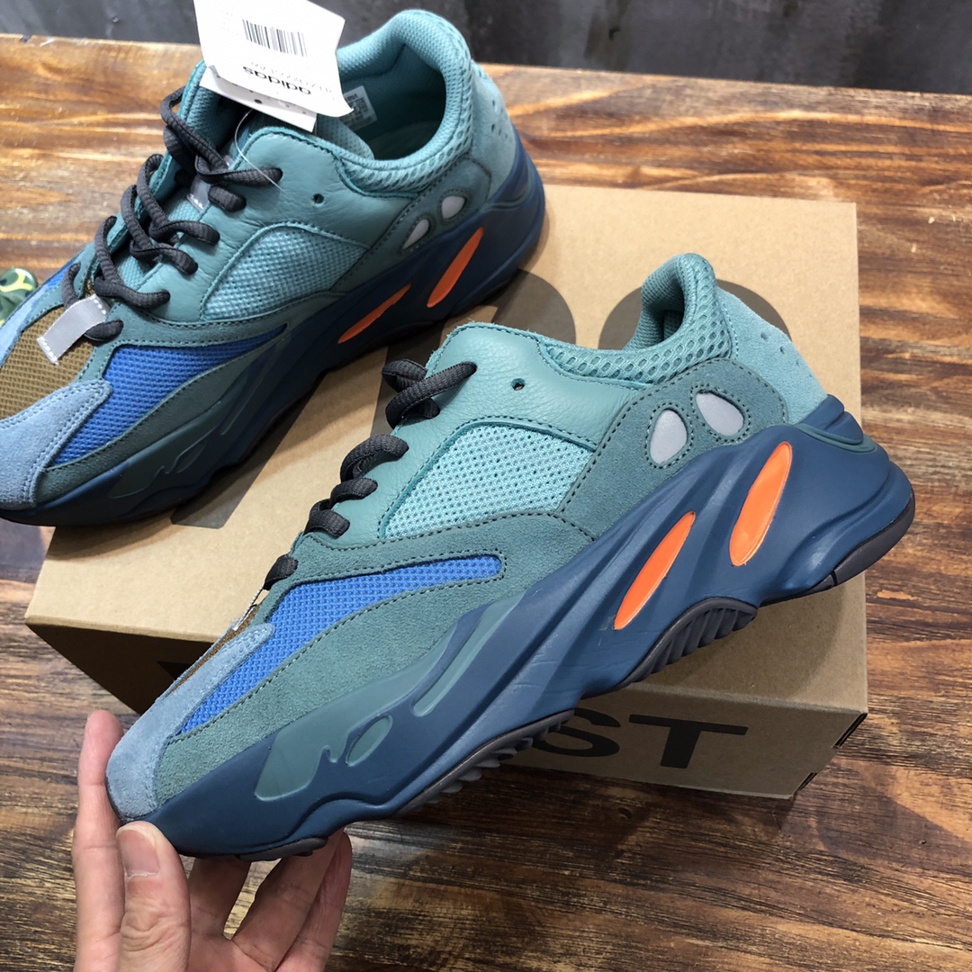 Adidas Yeezy Boost 700