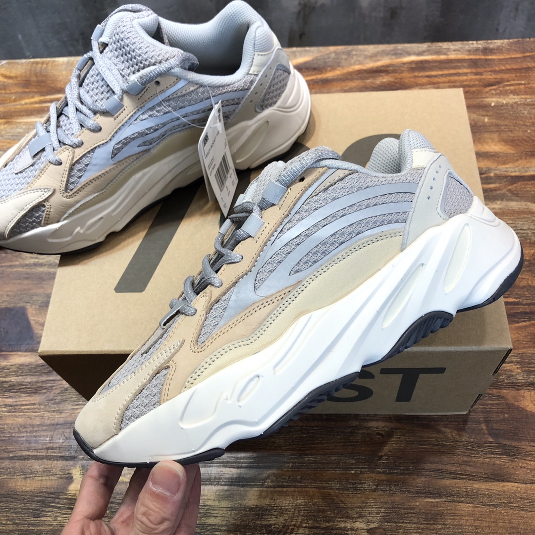 Adidas Yeezy Boost 700