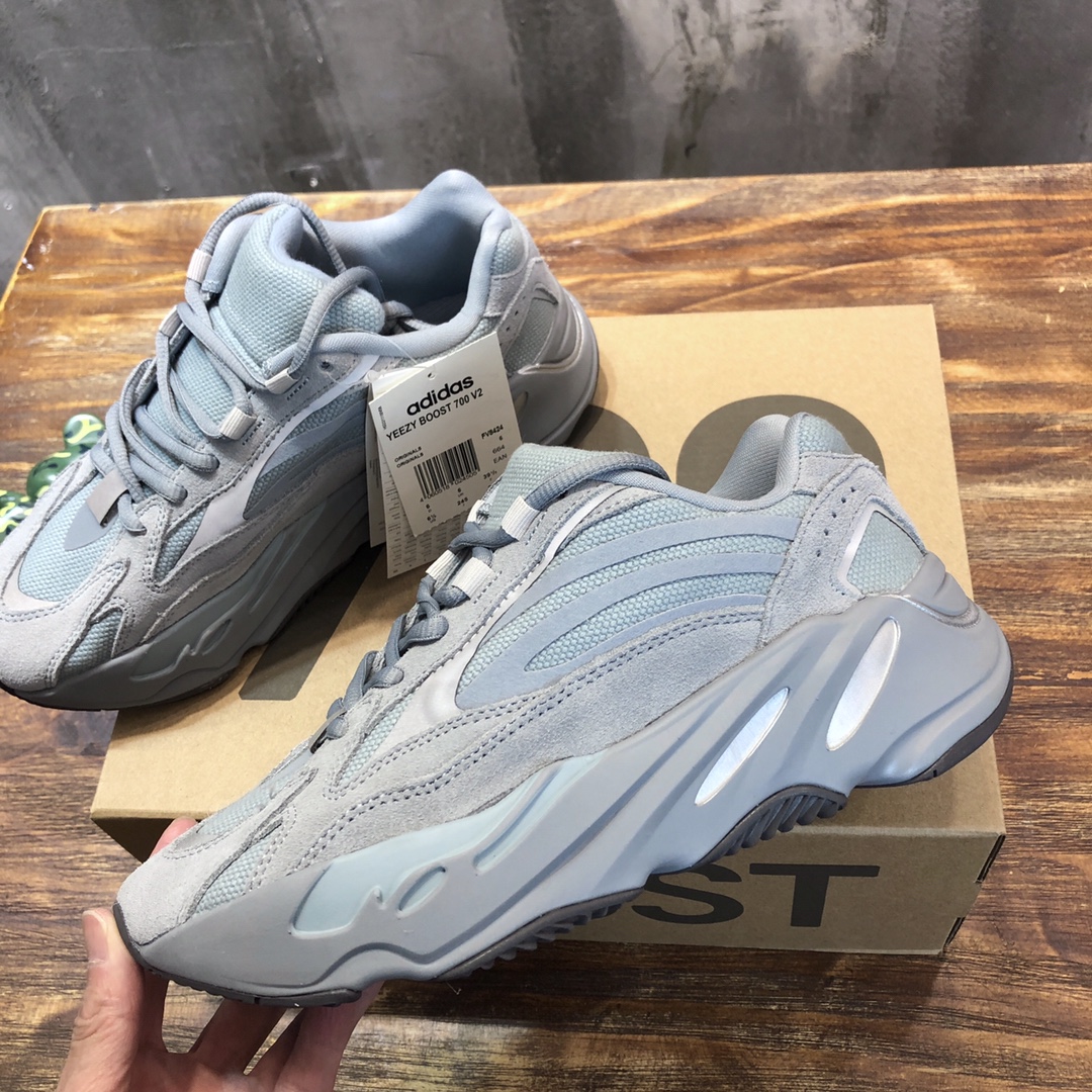 Adidas Yeezy Boost 700