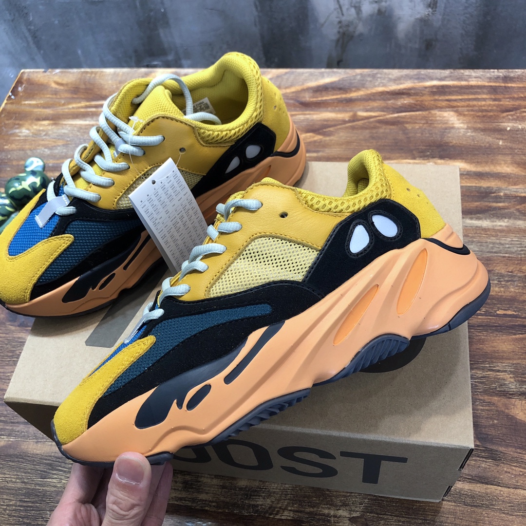 Adidas Yeezy Boost 700