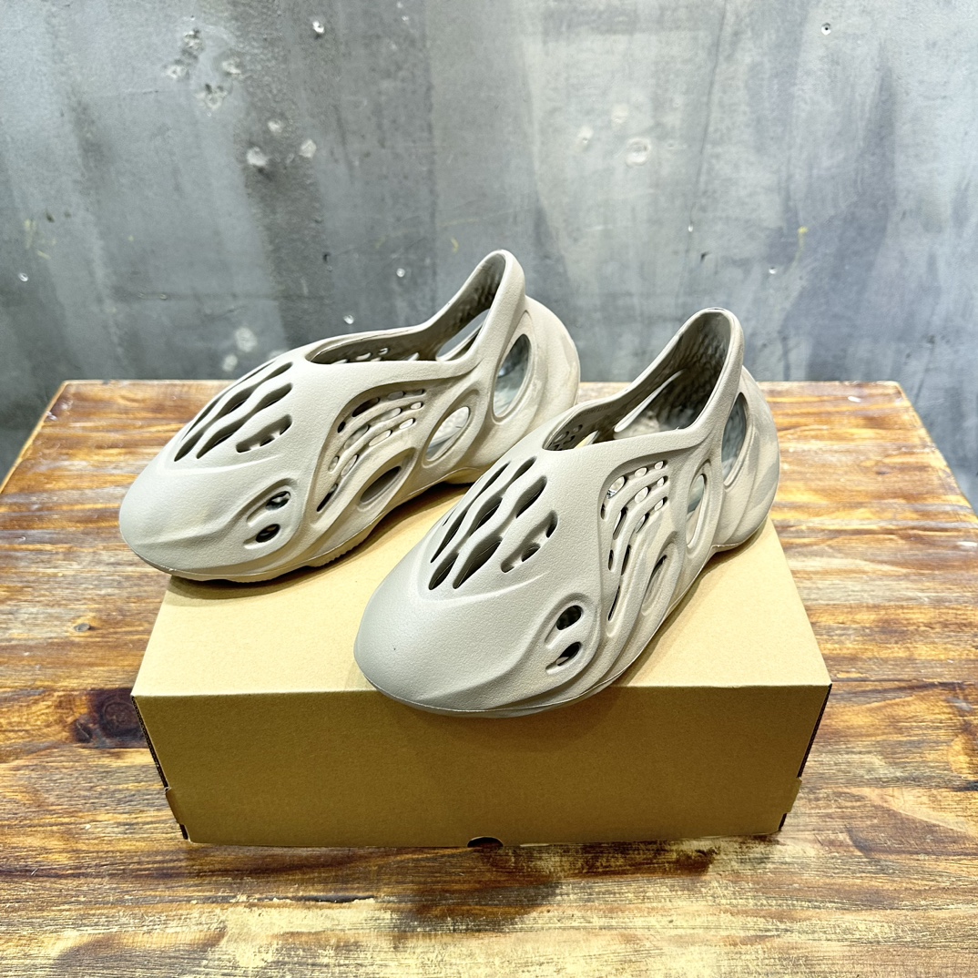 adidas originals Yeezy Foam Runner