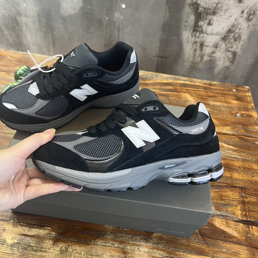 New Balance 2002R