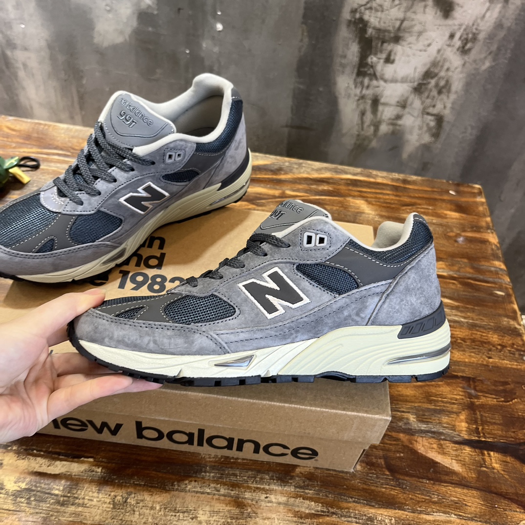 New Balance 991