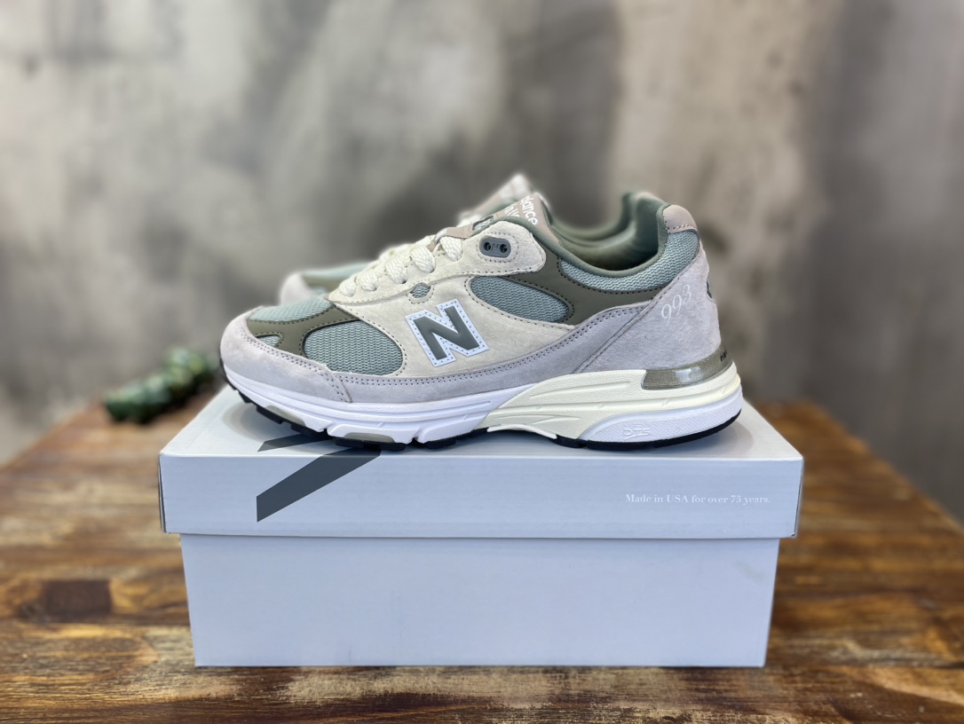 New Balance 993
