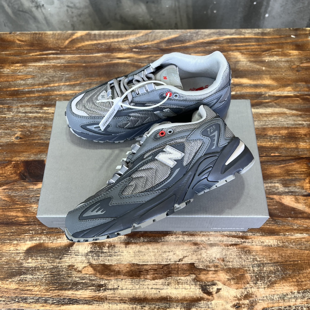 New Balance 725