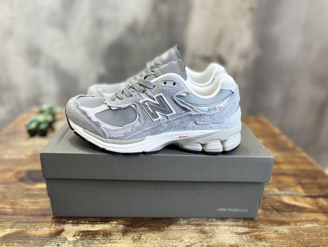 New Balance 2002R