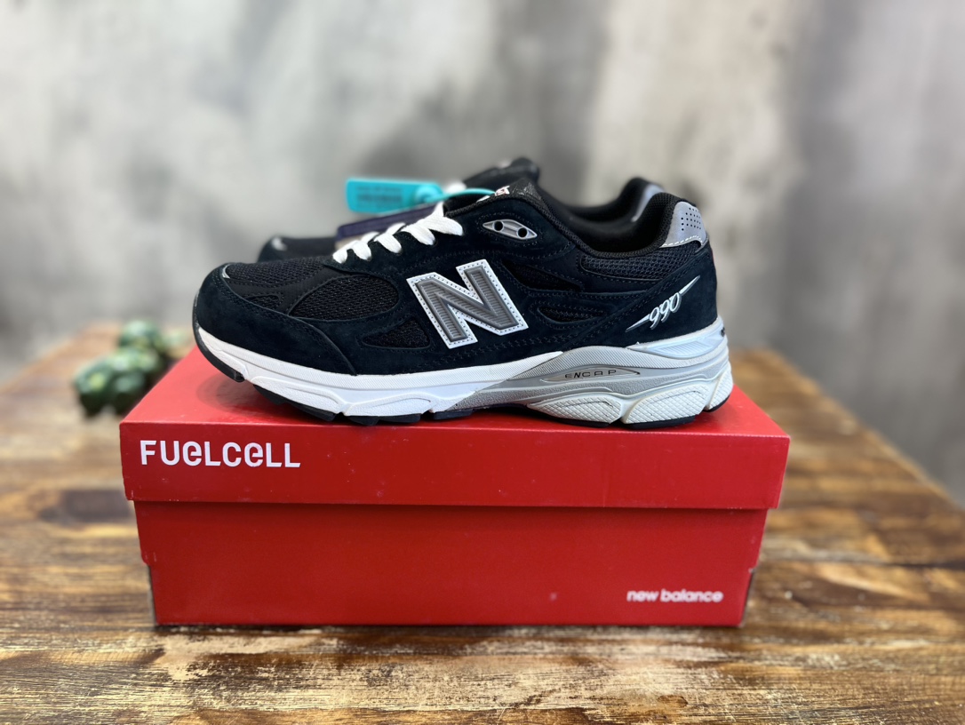 New Balance 990