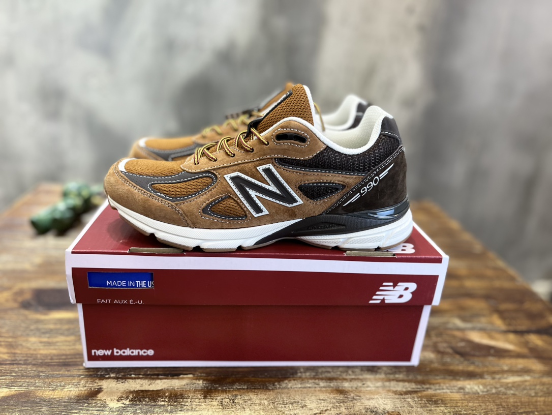 New Balance 990