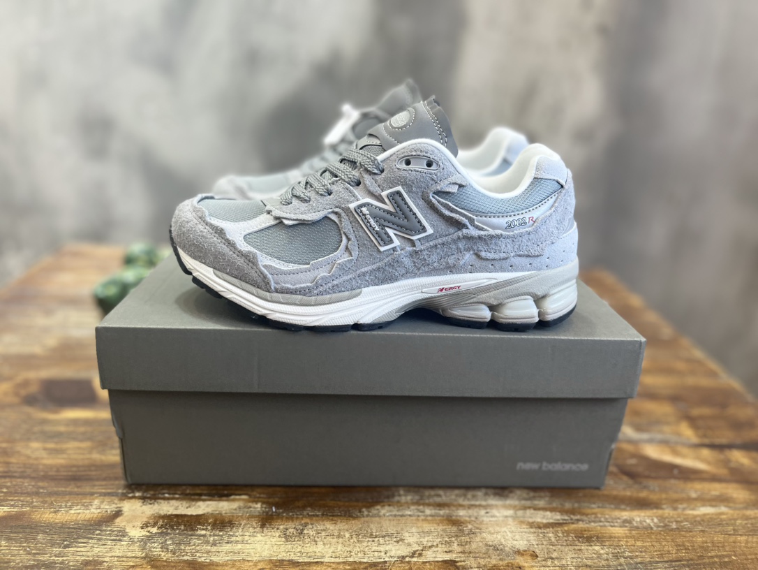New Balance 2002R