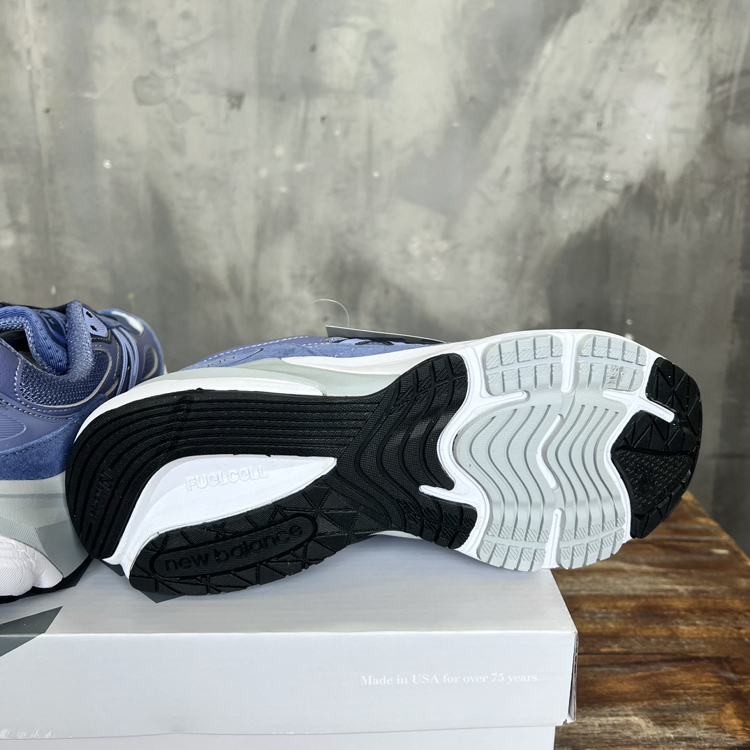 New Balance 990