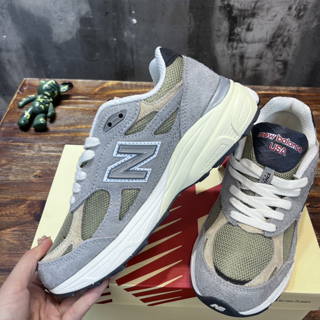 New Balance 990