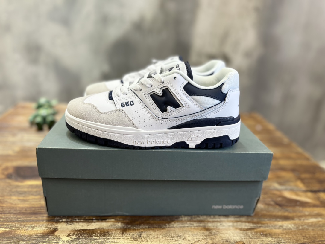 New Balance 550