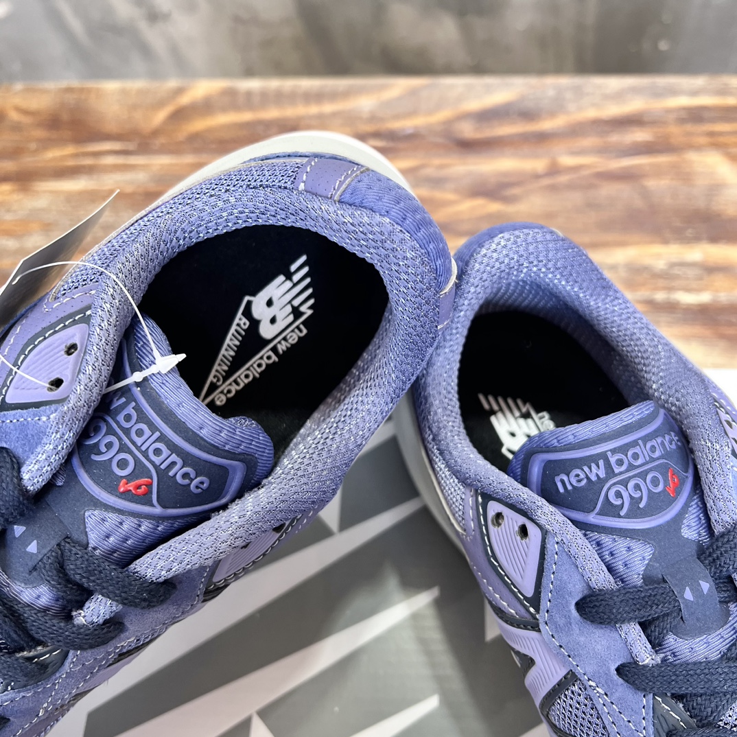 New Balance 990