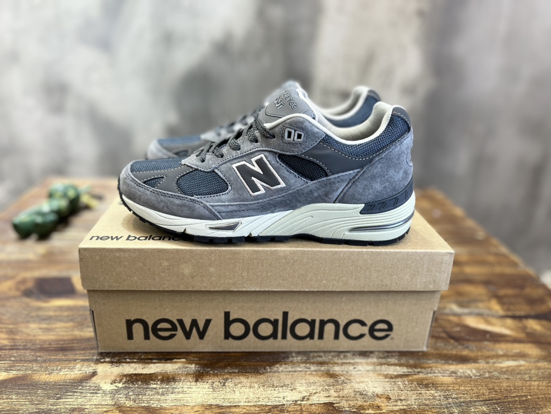 New Balance 991