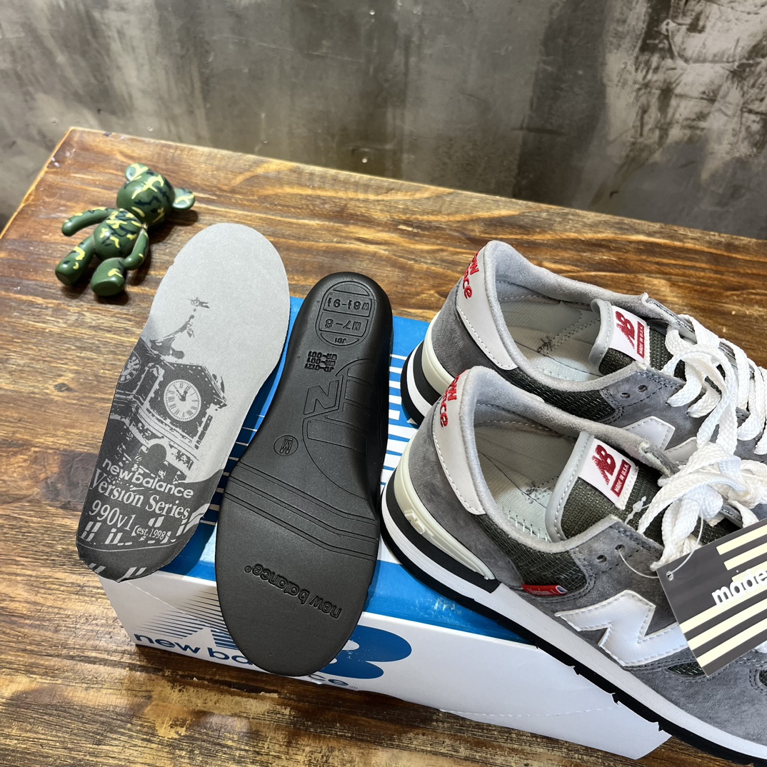 New Balance 990