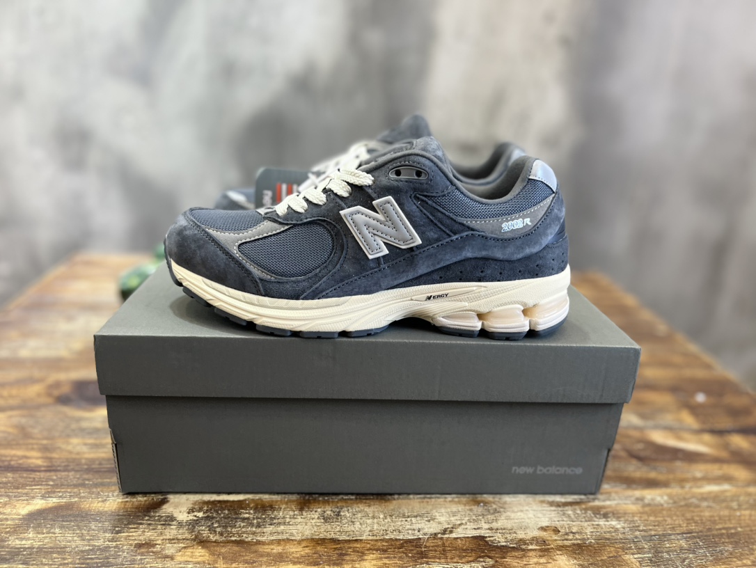 New Balance 2002R