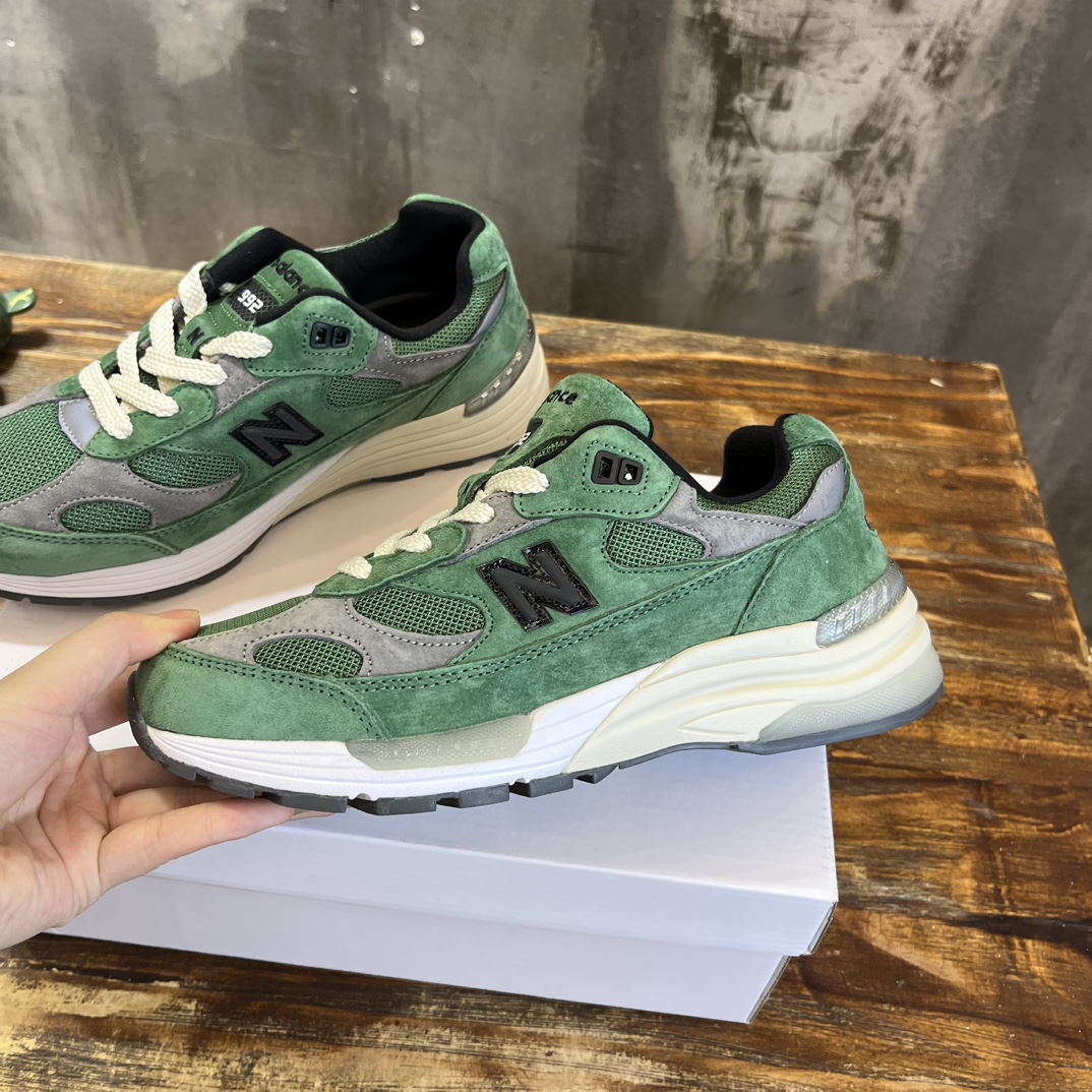 New Balance 992