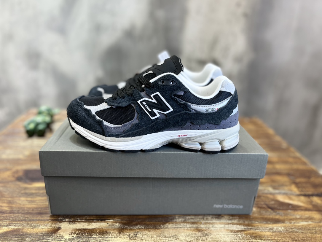 New Balance 2002R