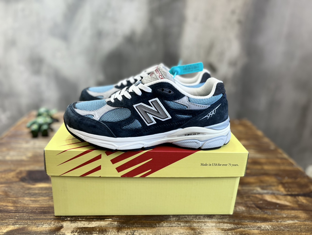 New Balance 990
