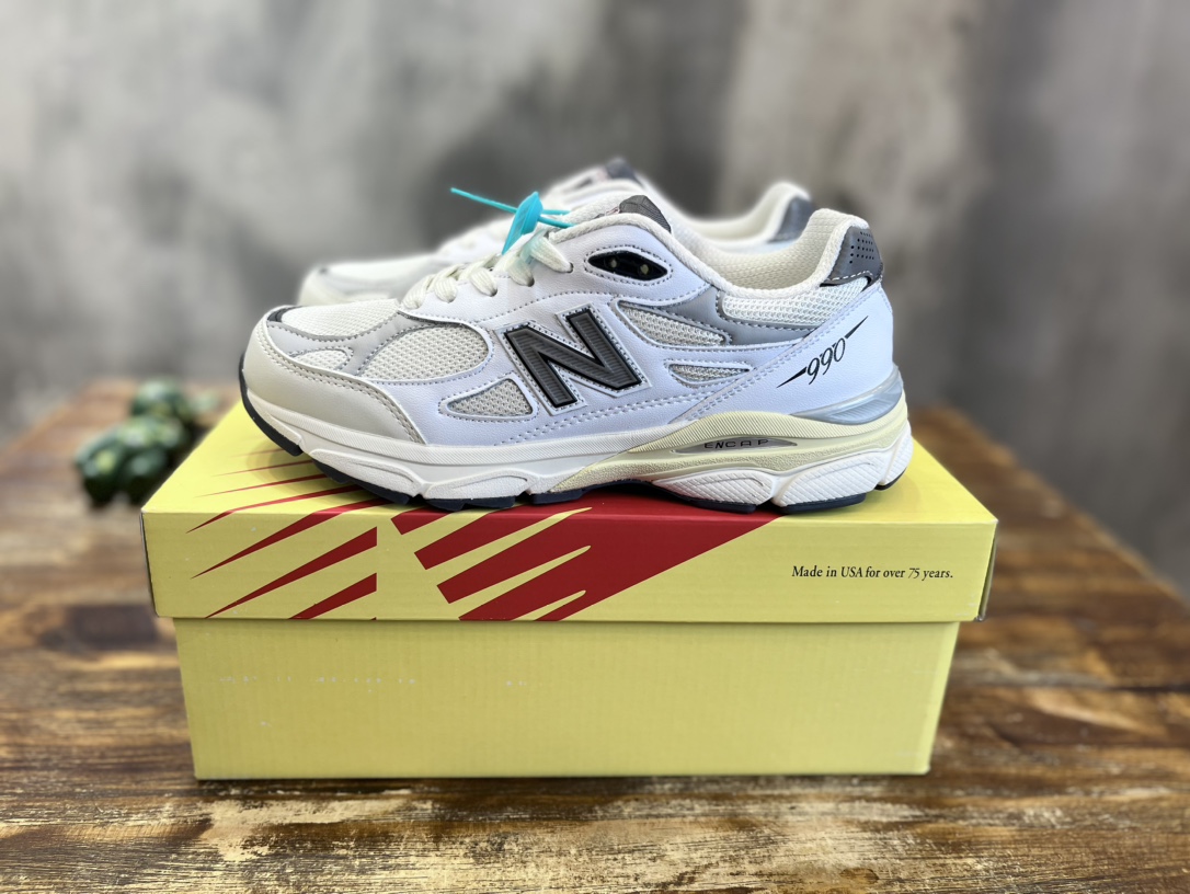 New Balance 990