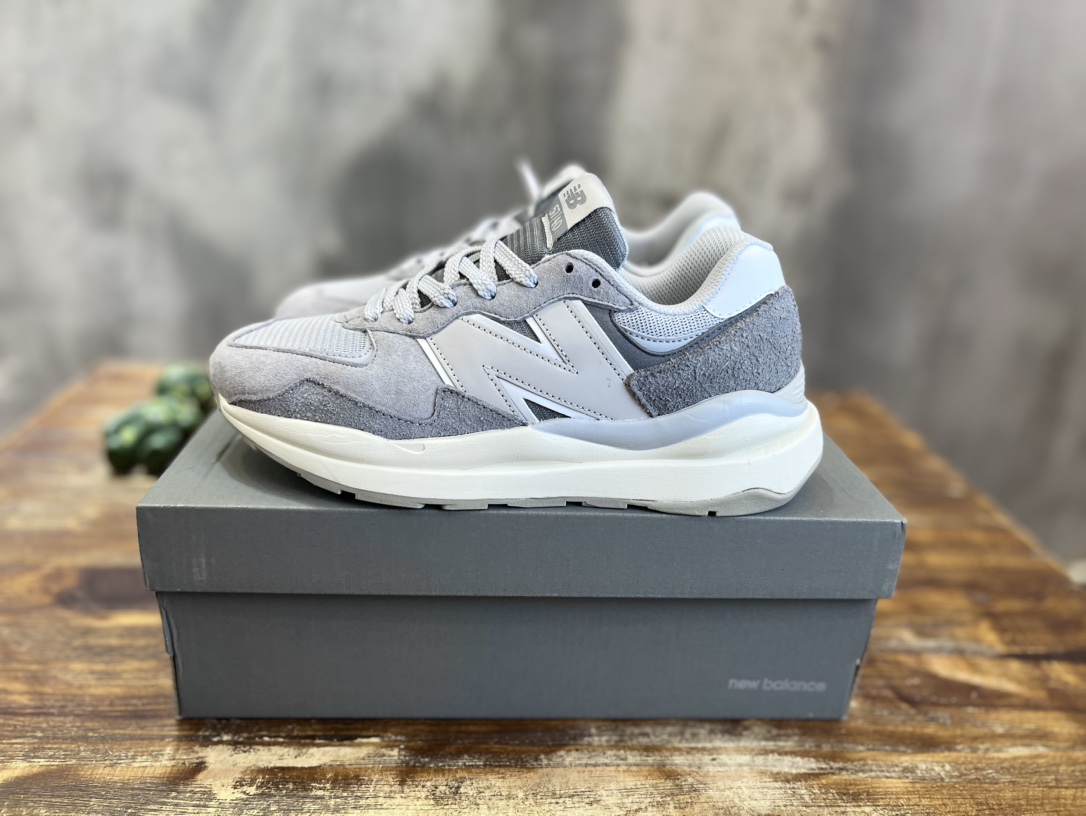 New Balance 5740