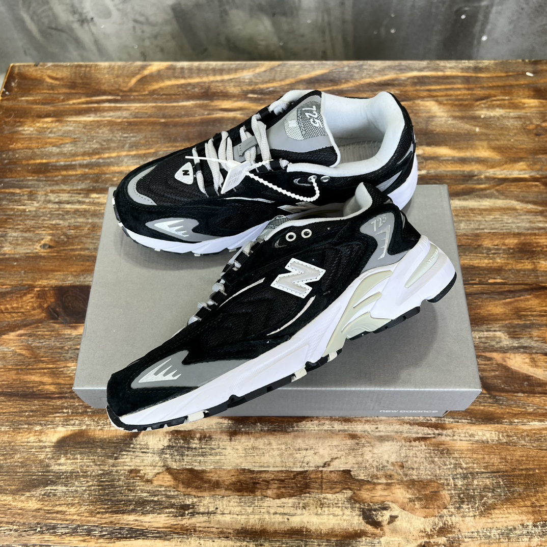 New Balance 725