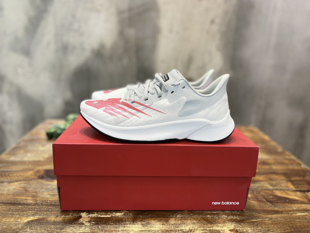 New Balance FueCell prism