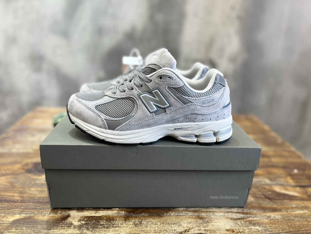 New Balance 2002R