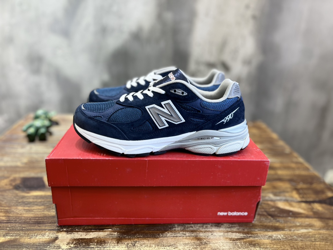 New Balance 990