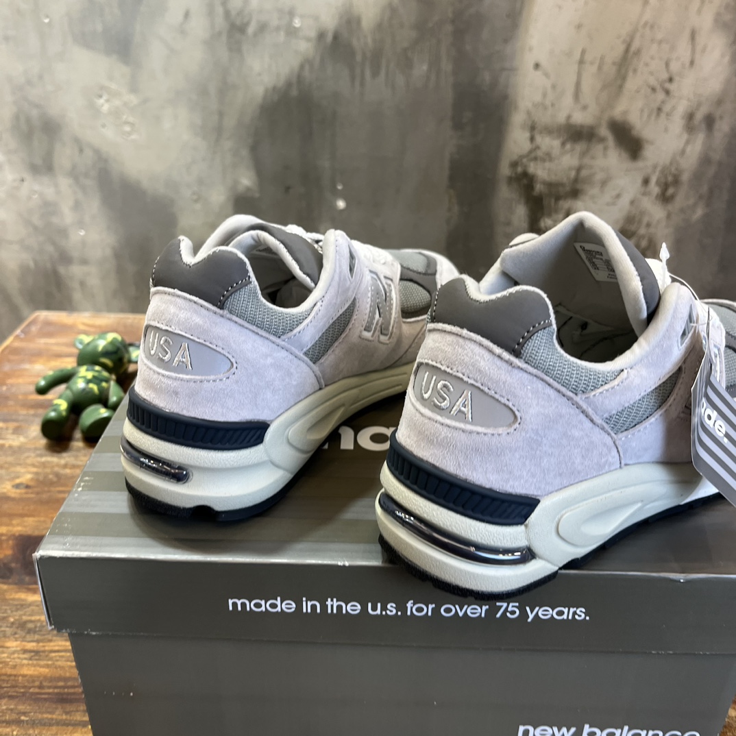 New Balance 990