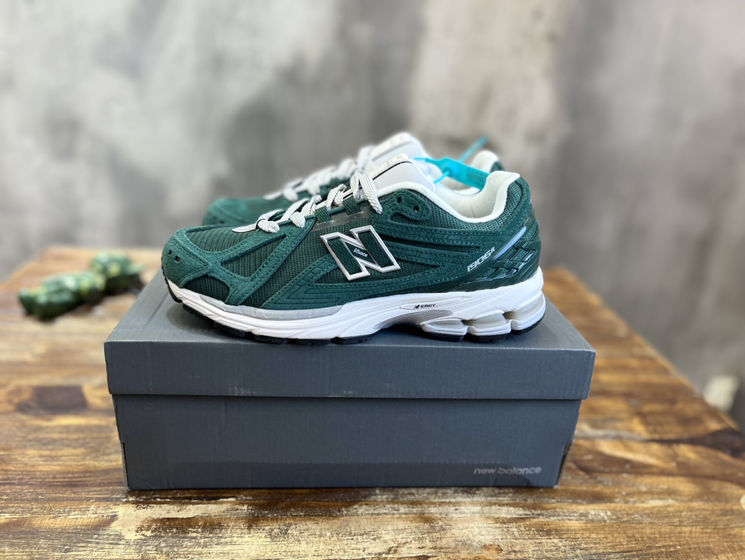 New Balance 1906