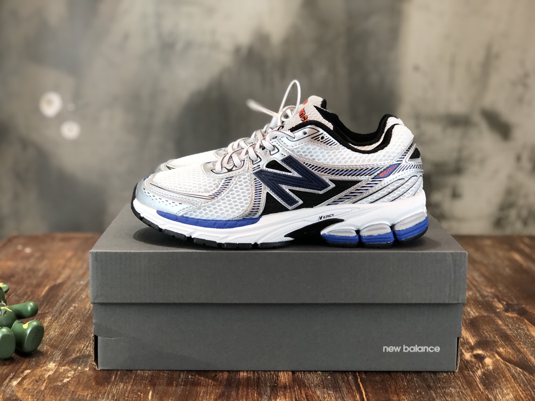 New Balance 860