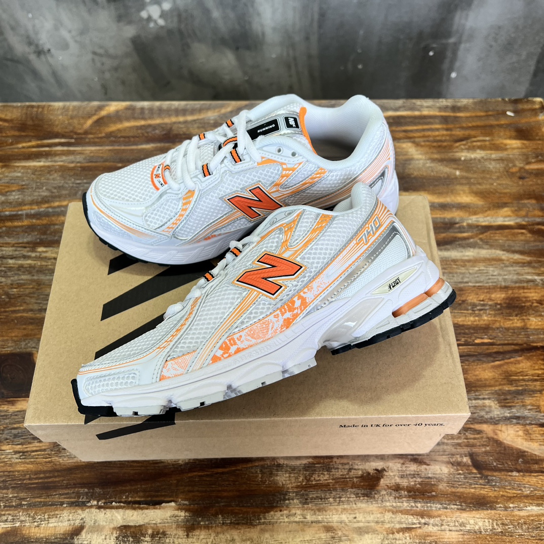 New Balance 740