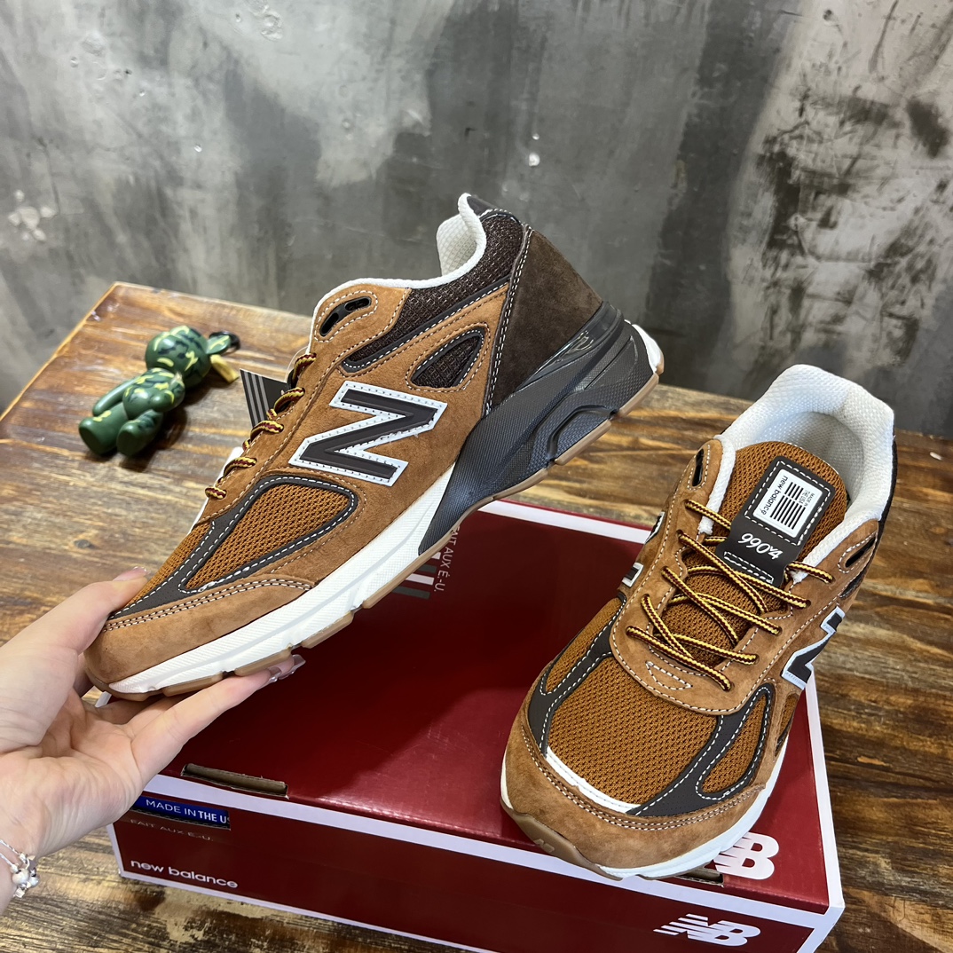 New Balance 990
