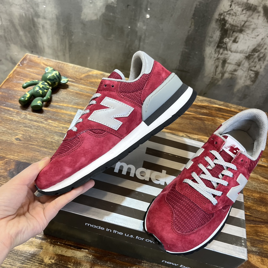New Balance 990