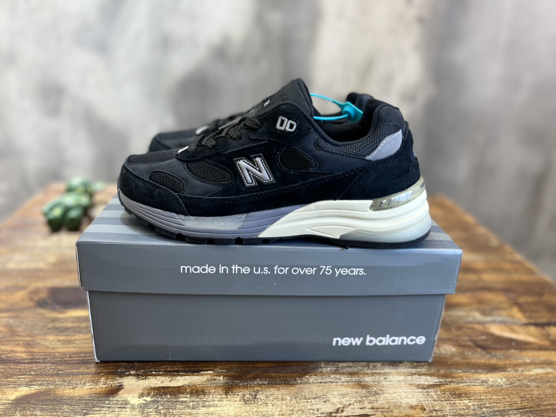 New Balance 992