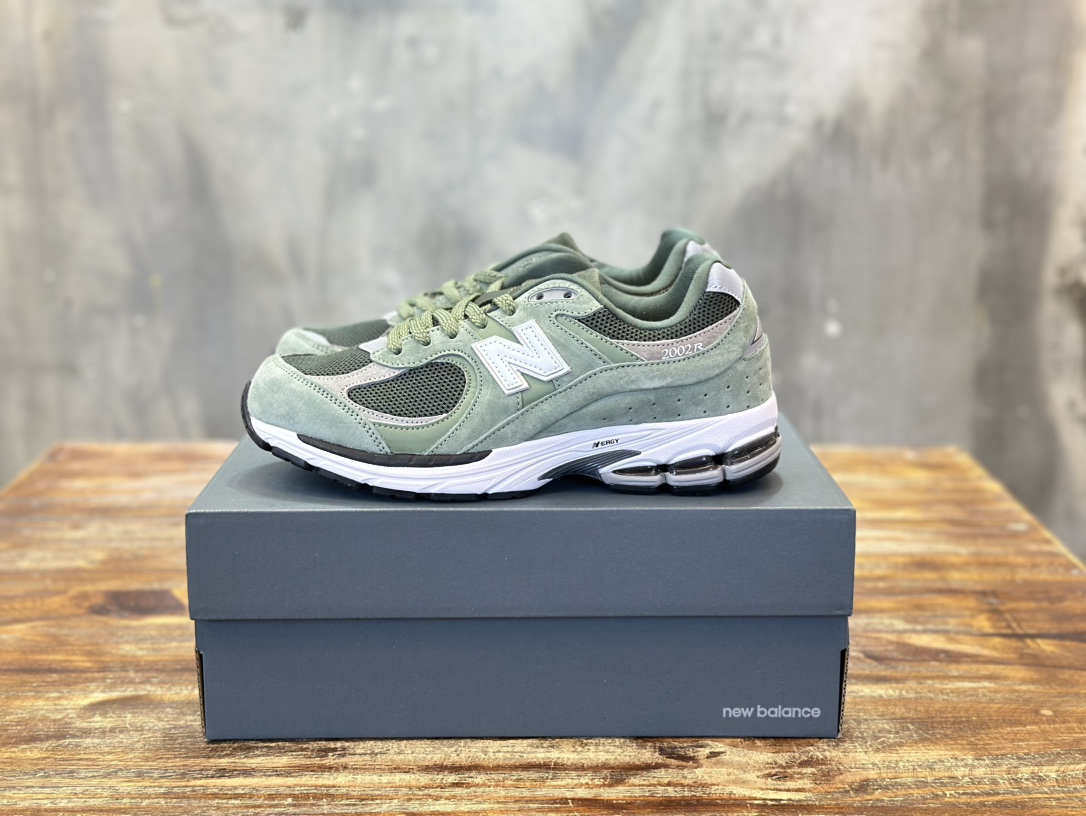 New Balance 2002R