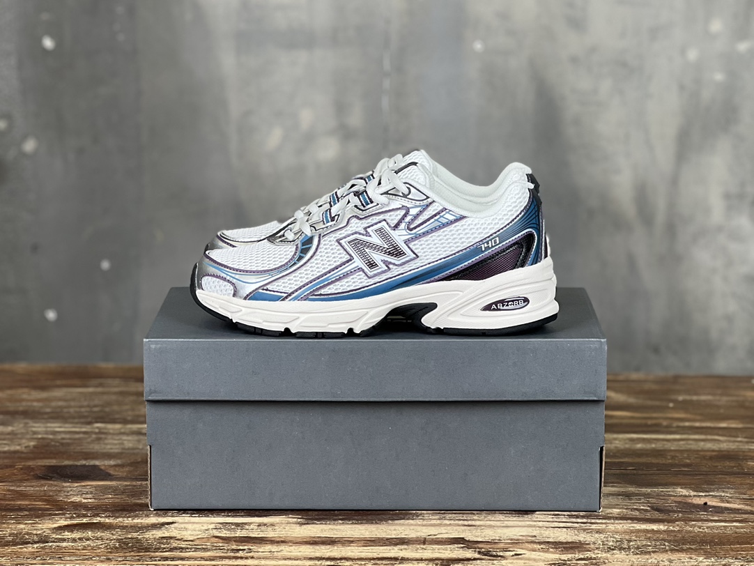 New Balance 740