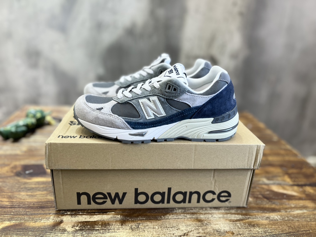 New Balance 991