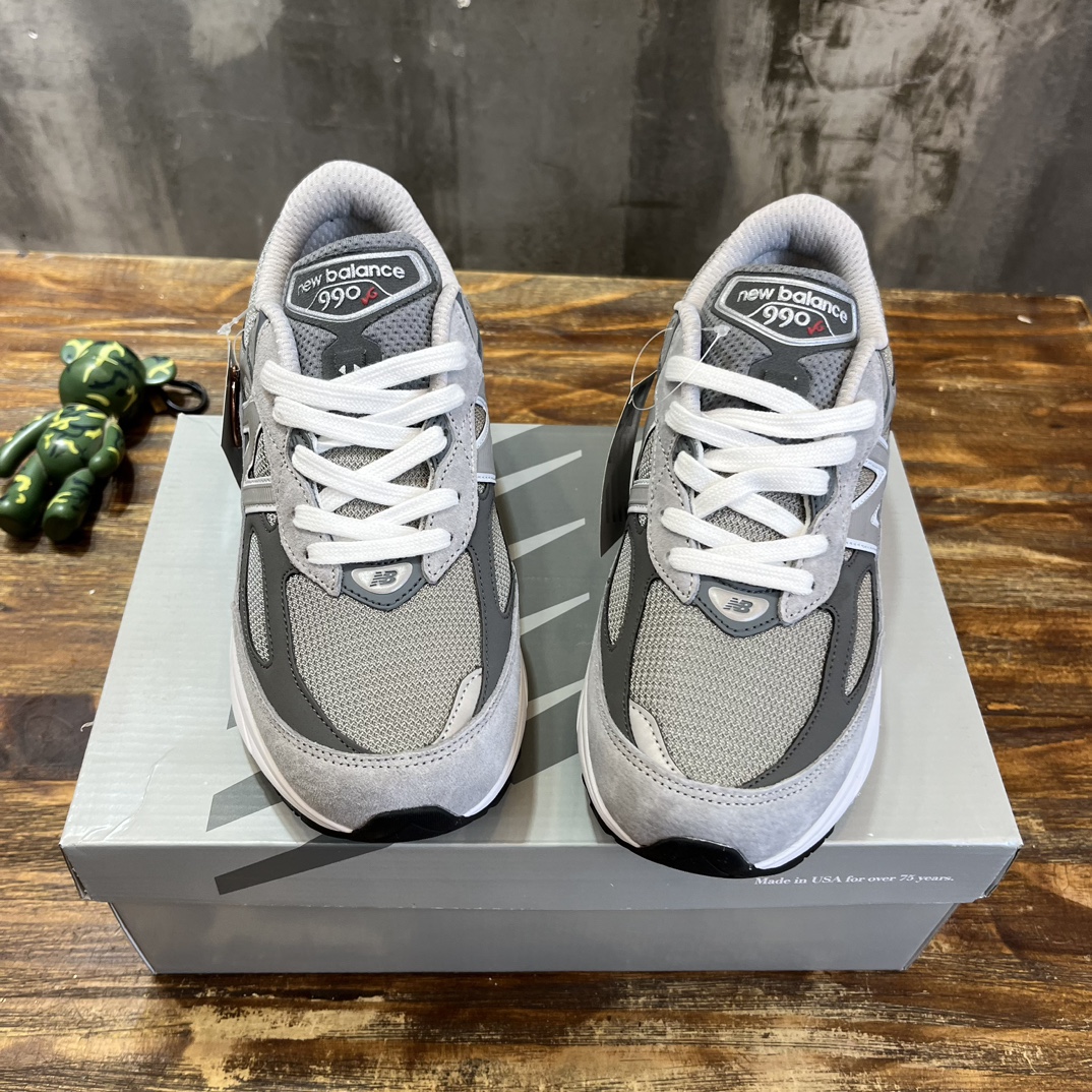 New Balance 990
