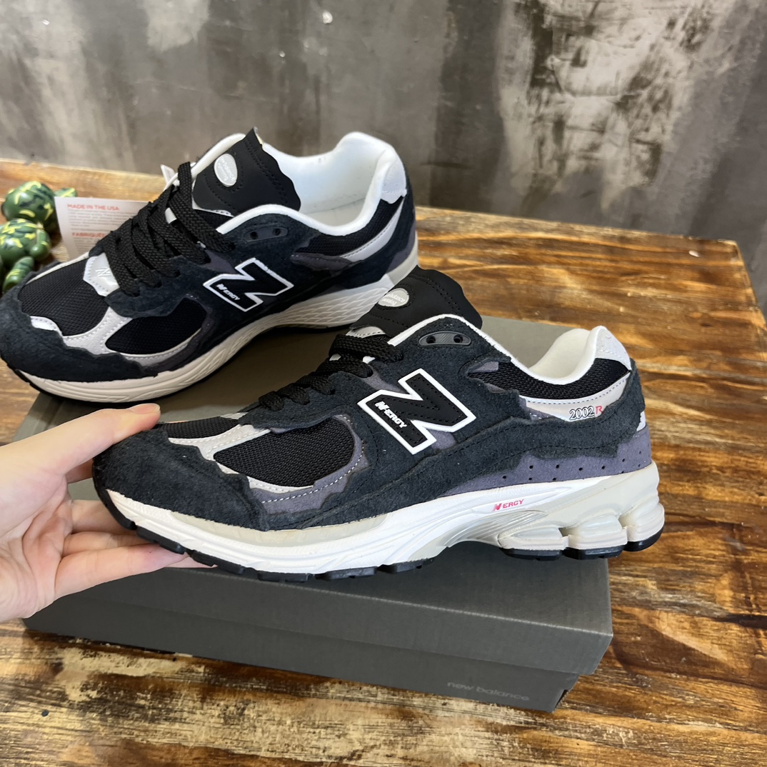 New Balance 2002R