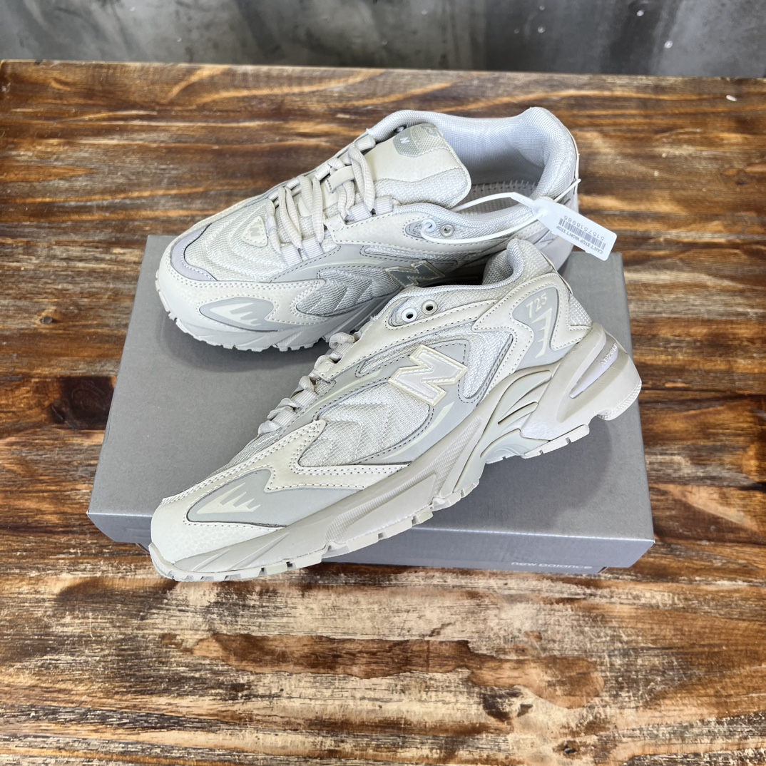 New Balance 725