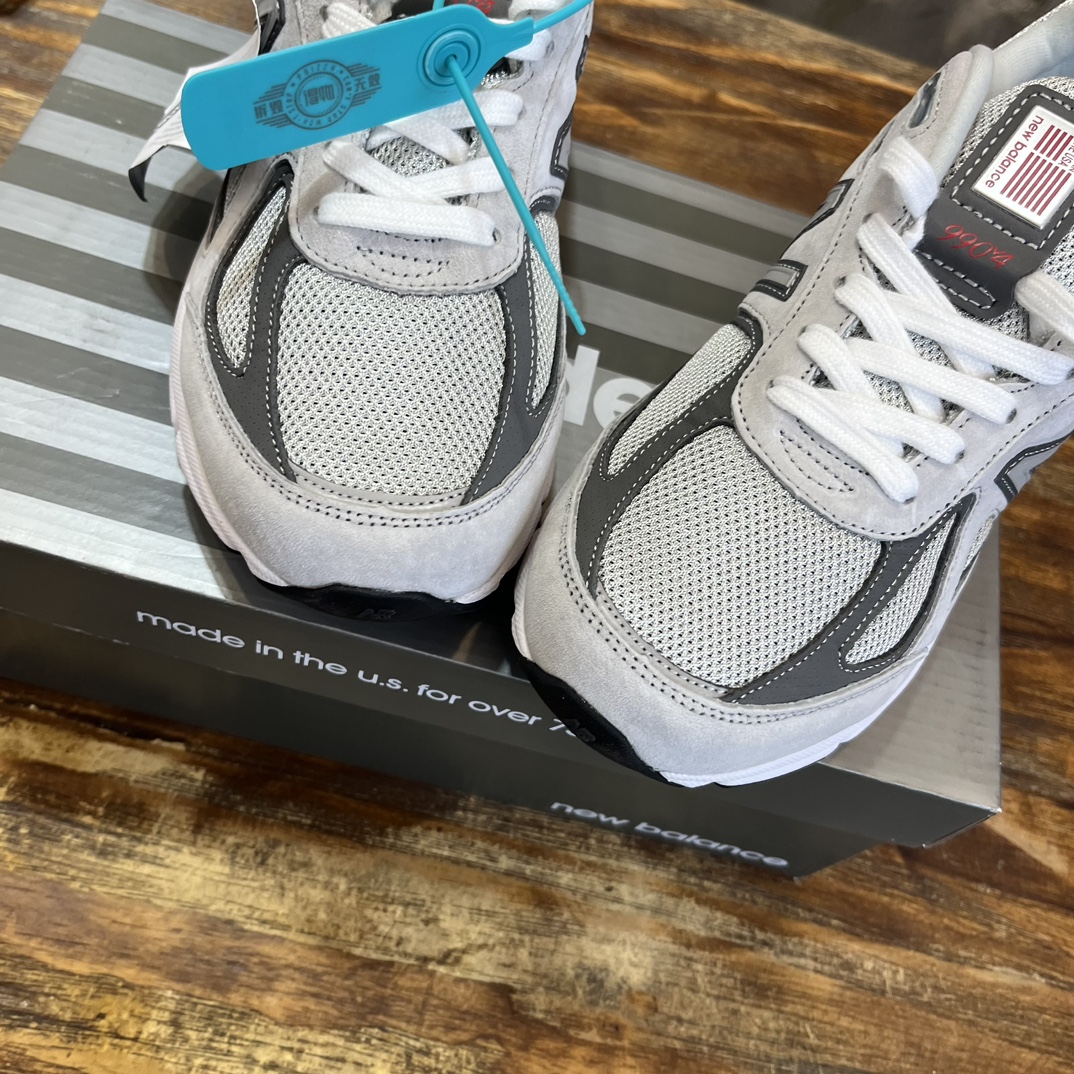 New Balance 990