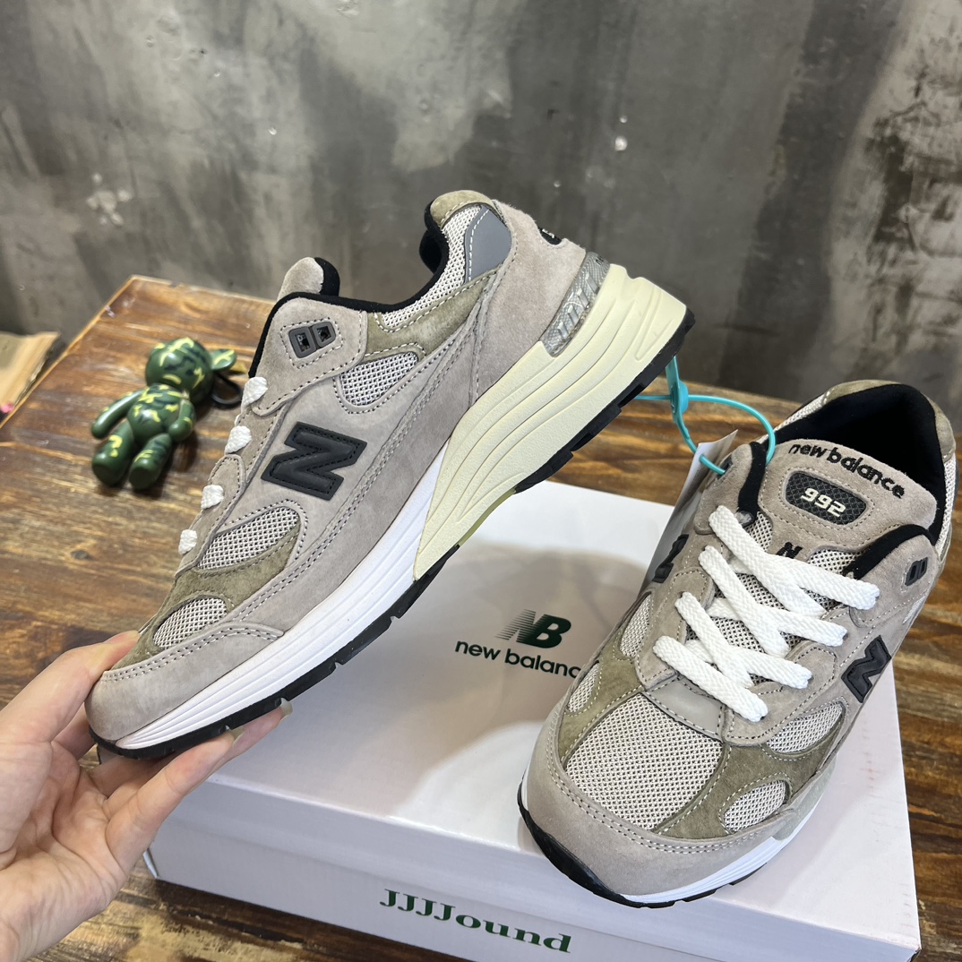 New Balance 992