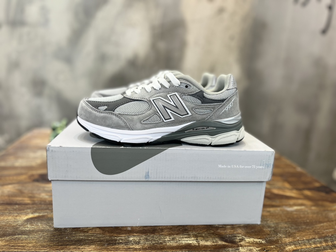 New Balance 990