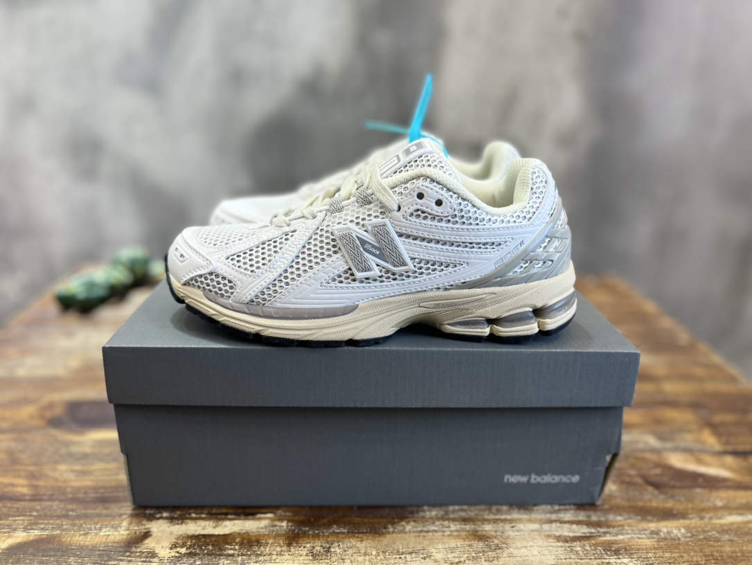 New Balance 1906